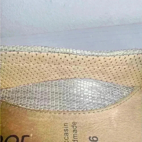 Gabor Women’s Metallic Handmade Moccasin Size 8 1/2 US (UK sizing 6) - Picture 11 of 12